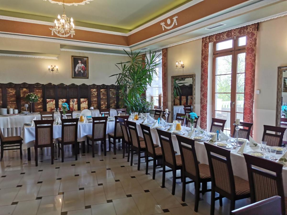 Palac Koronny Noclegi & Wypoczynek Wodzisław Exterior foto
